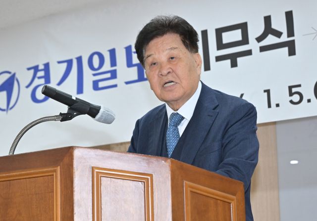 5일 오전 경기일보 대회의실에서 열린 ‘2026 경기일보 시무식’에서 신항철 대표이사 회장이 신년사를 하고 있다. 홍기웅기자