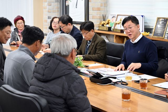 안산시가 5일 신년을 맞아 안산시청에서 대부동 풍육도 주민들을 초청해 시장과의 간담회를 진행했다. 안산시 제공