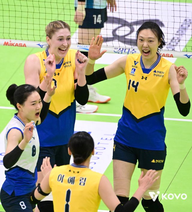 선두 도약을 노리는 수원 현대건설이 7일 한국도로공사전을 앞두고 있다. KOVO 제공