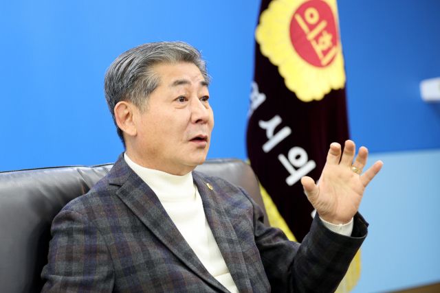 정해권 인천시의회 의장이 2026년 의정 방향 등을 설명하고 있다. 인천시의회 제공