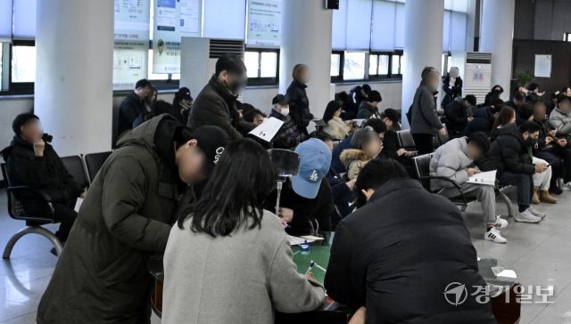 겨울방학 시즌 맞아 운전면허시험장 북적북적 [포토뉴스]