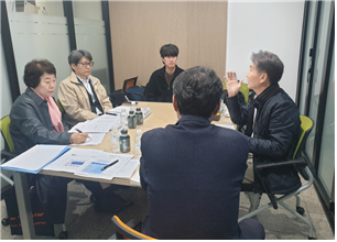 인천시 집합건물 관리지원단이 최근 집합건물 관련 민원을 상담하고 있다. 인천시 제공