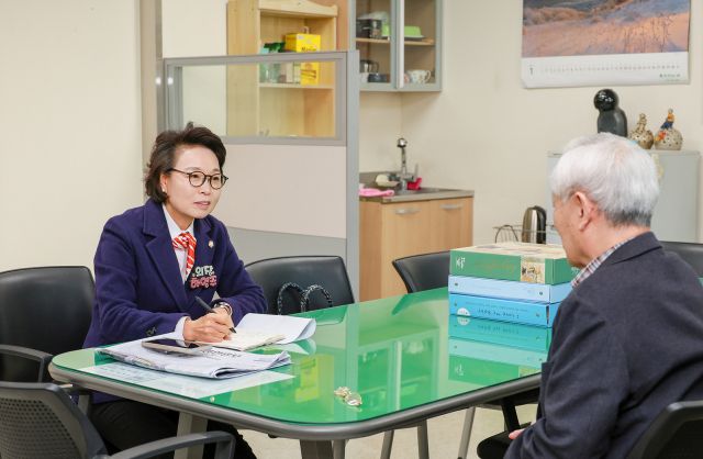 과천시의회가 7일부터 14일까지 8일간 지역 내 유관기관과 사회단체 등 42곳을 차례로 방문해 각 분야의 현안과 건의사항을 청취한다. 과천시의회 제공