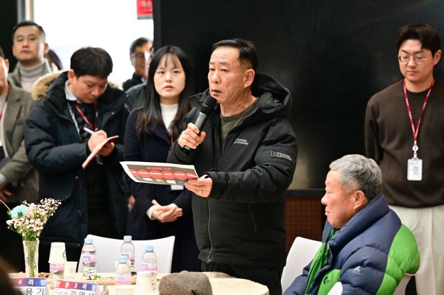 포천시 신북면 주민과의 공감·소통 간담회에서 한 주민이 지역 현안에 대한 건의하고 있다. 포천시 제공