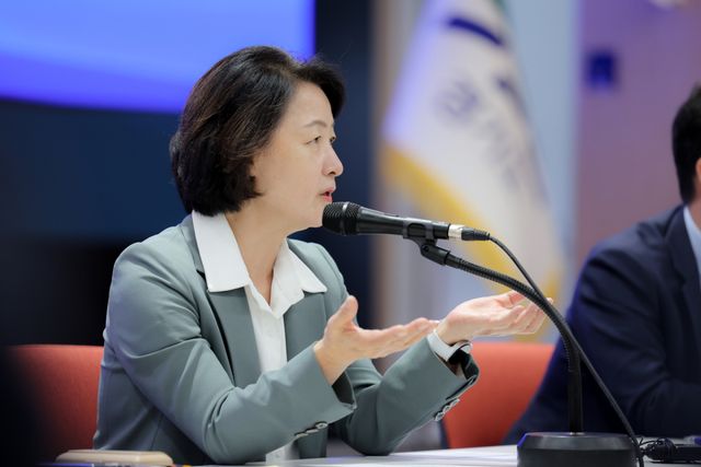 8일 추미애 경기도지사가 경기도서관 플래닛 경기홀에서 ‘도-시군 부단체장 회의’에 참석해 발언하고 있다. 경기도 제공