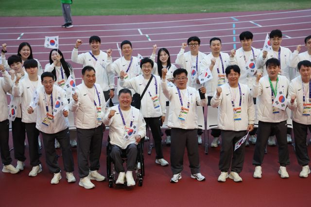 한국 선수단이 지난 18일부터 24일까지 일본 아이치·나고야에서 열린 2026 아이치·나고야 아시안패러게임에서 금메달 29개, 은메달 38개, 동메달 33개 등 모두 100개의 메달을 획득해 5위에 올랐다. 연합뉴스