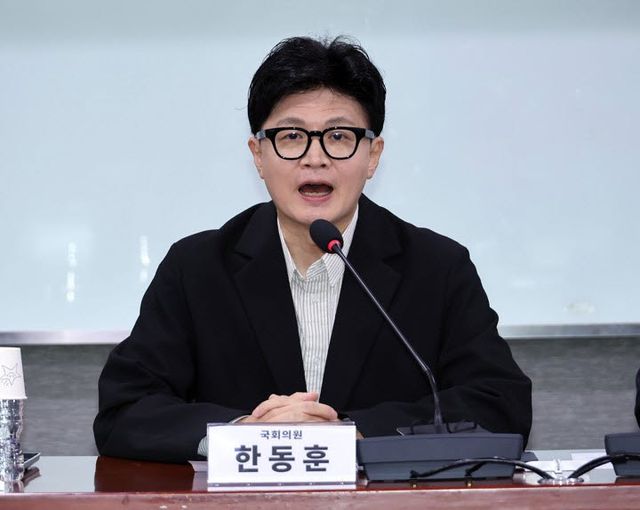 한동훈 무소속 의원이 1일 국회 의원회관에서 열린 ‘개정 형소법 시행 D-1 토론회’에서 인사말을 하고 있다.