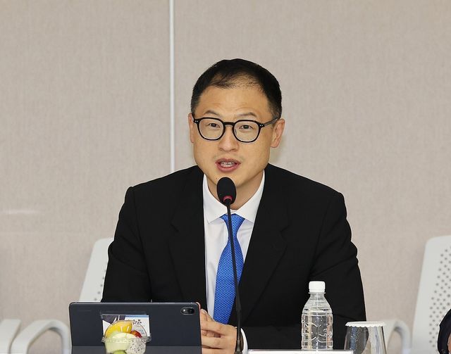 김상욱 울산시장이 2일 울산시청에서 열린 더불어민주당과의 예산정책협의회에서 발언하고 있다. 연합뉴스