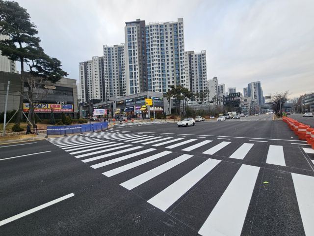 안양 동안구 호계동 경수대로 평촌어바인퍼스트 앞 횡단보도. 안양시 제공