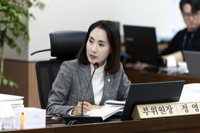 정영혜 김포시의원이 지난달 30일 열린 제265회 시의회 임시회 행정복지위원회의 세정과에 대한 업무보고에서 시금고 운용과 관련해 질의하고 있다. 김포시의회 제공