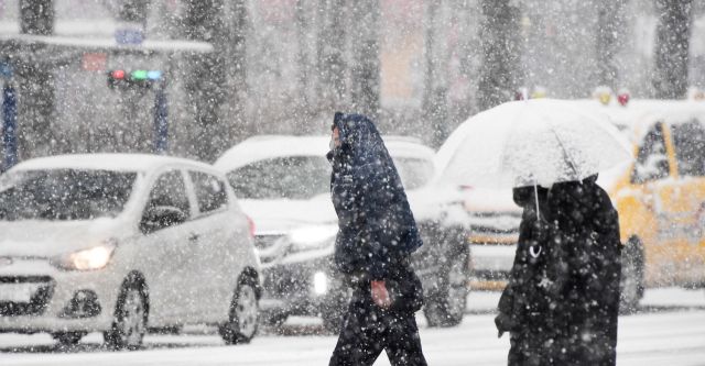 눈이 많이 내리는 길거리의 모습. 경기일보DB