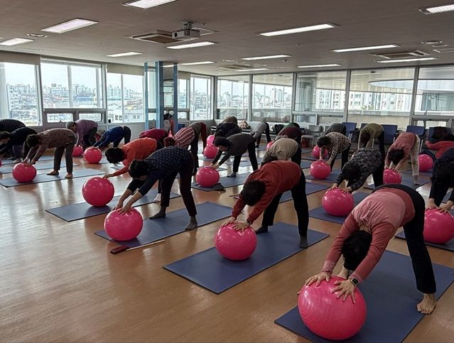 파주시 문산보건센터의 비만관리 프고그램 참여 모습. 파주시 제공
