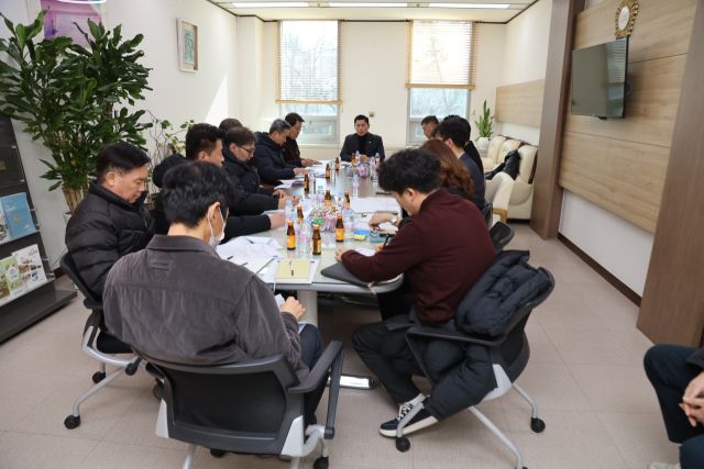 김지호 의정부시의원이 지난 6일 제일시장 주변도로 교통혼잡 개선을 위한 간담회를 개최하고 있다. 김지호 의원 제공