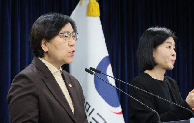 10일 서울 종로구 정부서울청사에서 2027학년도 이후 의대정원 규모 관련 브리핑을 하고 있는 정은경 보건복지부 장관. 연합뉴스