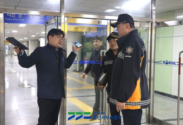 용인 기흥역에서 진행된 설 명절 안전 홍보. 용인서부소방서 제공