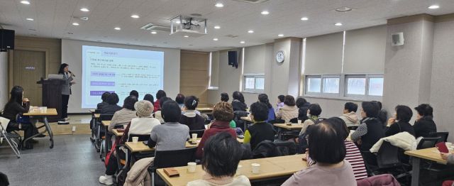 시니어치매 서포터즈 ‘가치동행’ 사전 활동교육 현장. 시흥시 제공