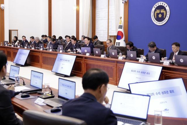 12일 청와대에서 이재명 대통령 주재로 수석보좌관회의가 진행되고 있다. 연합뉴스