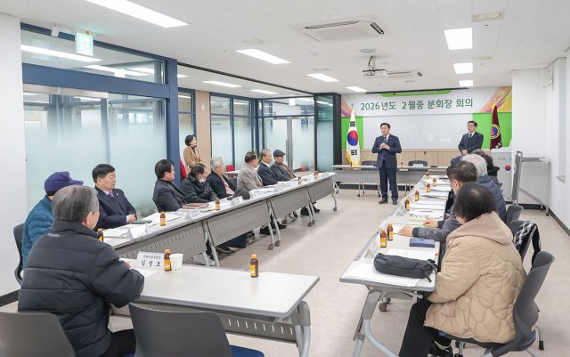시흥시가 설맞이 (사)대한노인회 시흥시지회를 방문하고 있다. 시흥시 제공