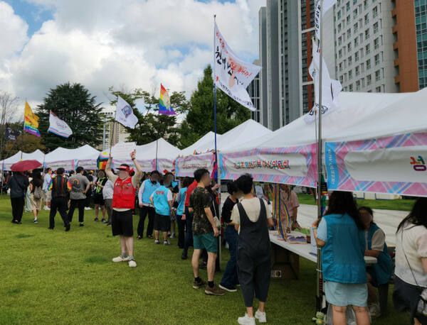 2025년 9월6일 인천 시청광장에서 열린 ‘제8회 인천퀴어문화축제’ 모습. 경기일보 DB