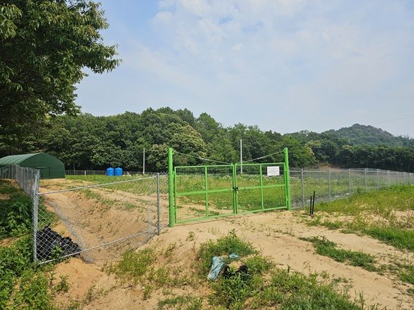 파주시가 ‘야생동물 피해예방사업’ 일환으로 설치한 철망울타리. 파주시 제공