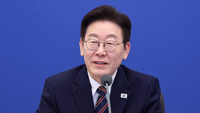 이재명 대통령이 12일 청와대에서 열린 수석보좌관회의에서 발언하고 있다. 연합뉴스