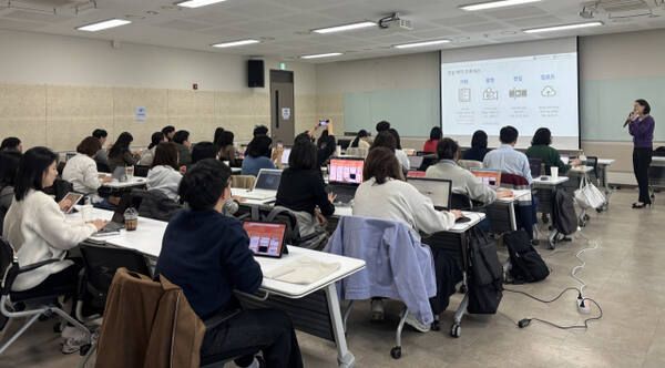 화성특례시 공직자 AI교육에서 참석자들이 강의를 듣고 있다. 화성특례시 제공