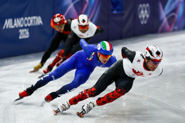 린샤오쥔(맨 뒤쪽)이 500m 준준결승에서 4번째로 달리고 있다. 로이터=연합뉴스