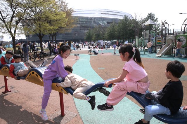 광명스피돔 페달광장에서 아이들이 여유로운 주말을 보내고 있다. 경륜경정총괄본부 제공