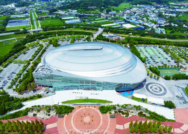 자전거 헬멧을 형상화한 광명스피돔 전경. 경륜경정총괄본부 제공