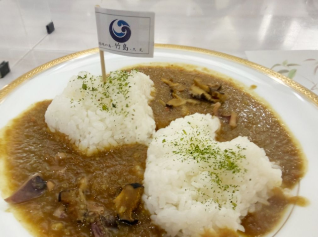 일본 시네마현청 구내 식당에서 판매하는 ‘다케시마 카레’. 서경덕 교수 페이스북 캡처