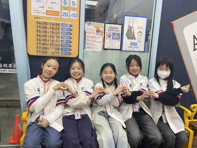 성남시다함께돌봄센터 29호점이 겨울방학을 맞은 아이들을 위해 외부체험활동 프로그램 ‘내 꿈을 JOB아봐’를 운영하고, 한국잡월드에서 진로체험활동을 진행했다. 성남시 제공