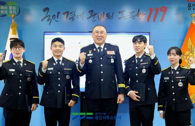 용인서부소방서가 2일 대회의실에서 신규 임용 소방 공무원과 근속 승진자에 대한 임용식을 열었다. 용인서부소방서 제공