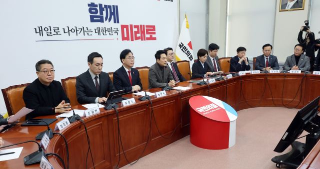 국민의힘 장동혁 대표가 19일 국회에서 열린 최고위원회의에서 모두발언을 하고 있다. 연합뉴스