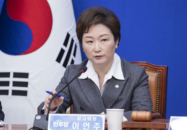 이언주 더불어민주당 의원(용인정)이 20일 국회에서 열린 최고위원회의에서 발언하고 있다. 연합뉴스