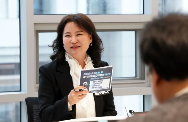 경기도교육청 김혜리 진로직업교육과장이 ‘2026년 경기 미래형 직업교육 대전환’의 정책 방향을 발표하고 있다. 경기도교육청 제공