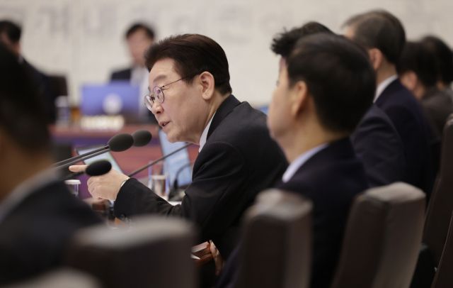 이재명 대통령이 24일 청와대에서 열린 국무회의에서 발언하고 있다. 연합뉴스