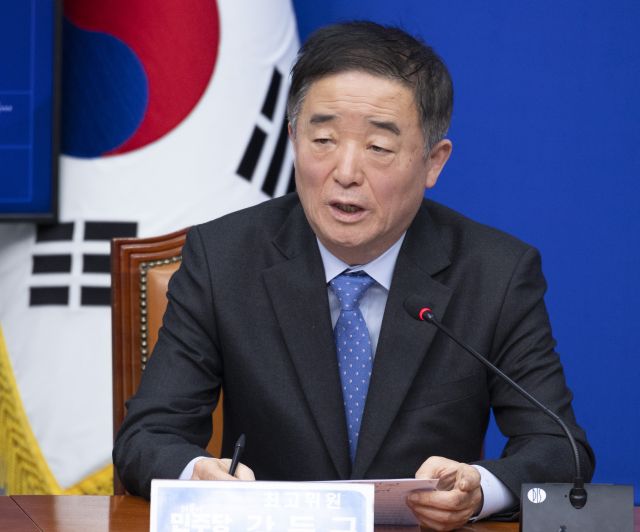 더불어민주당 강득구 최고위원이 13일 국회에서 열린 최고위원회의에서 발언하고 있다. 연합뉴스