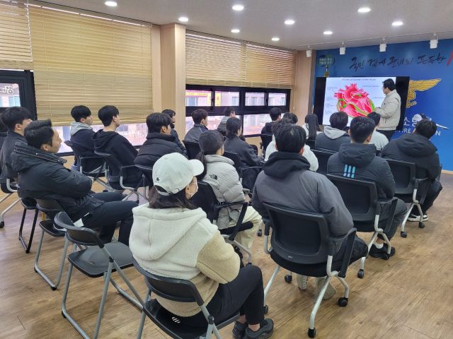 용인서부소방서가 24일 구급대원 ‘Case Review’ 특별교육 프로그램을 진행하고 있다. 용인서부소방서 제공