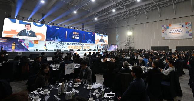유정복 인천시장이 지난 2025년 12월27일 송도컨벤시아에서 열린 '제29차 세계한인경제인대회 개회식'에서 환영사를 하고 있다. 시 제공