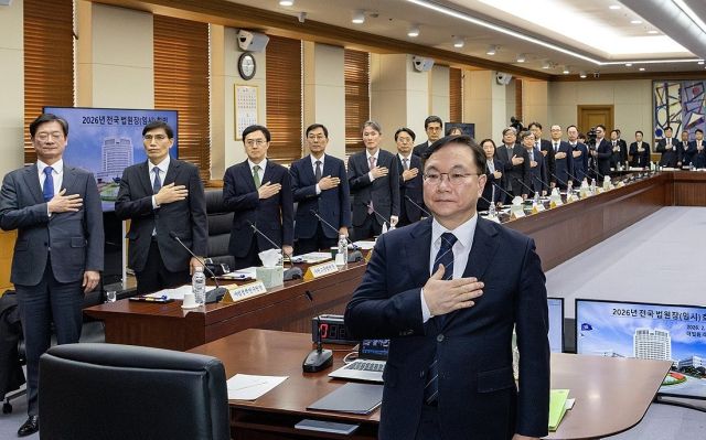 박영재 법원행정처장(대법관)과 전국 각급 법원장들은 25일 오후 서초동 대법원 청사 대회의실에서 전국법원장회의 임시회의를 열었다. 연합뉴스