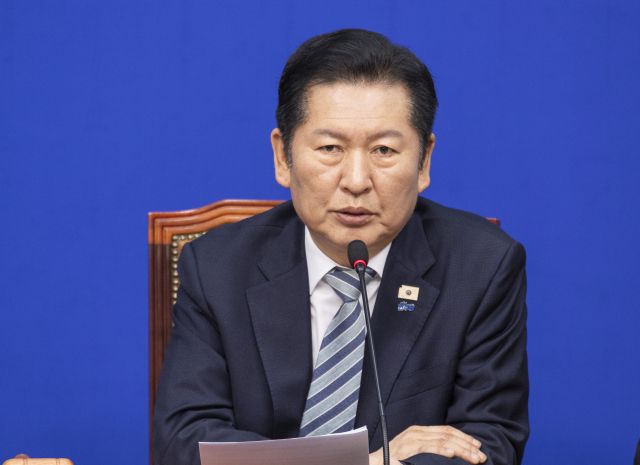 더불어민주당 정청래 대표가 25일 국회에서 열린 최고위원회의에서 사법개혁안에 대한 강한 의지가 담긴 발언을 하고 있다. 연합뉴스