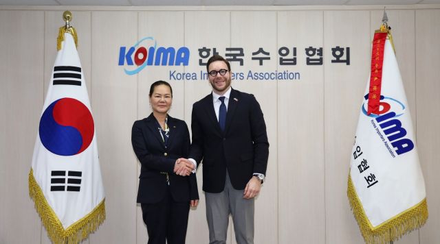 좌측부터 윤영미 한국수입협회장, 네마냐 그르비치(Nemanja GRBIĆ) 주한 세르비아 대사. 한국수입협회 제공