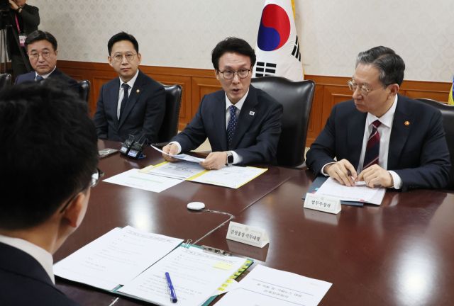 김민석 국무총리가 26일 서울 종로구 정부서울청사에서 열린 AI 악용 등 가짜뉴스 대응 관계장관회의에서 발언하고 있다. 연합뉴스