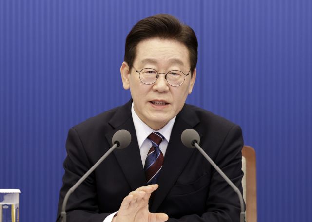 이재명 대통령이 26일 청와대에서 열린 수석보좌관회의에서 발언하고 있다. 연합뉴스