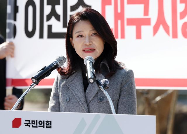 이진숙 전 방송통신위원회(방통위) 위원장이 12일 대구 국채 보상기념공원에서 대구시장 출마를 공식 선언하고 있다. 연합뉴스