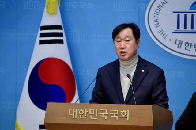더불어민주당 김준혁 의원이 3일 국회 소통관에서 기자회견을 하고 있다. 의원실 제공