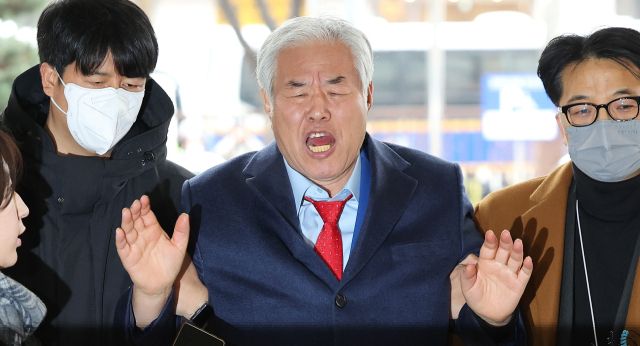 사랑제일교회 전광훈 목사가 지난달 15일 서울서부지방법원에서 열린 구속적부심 심문에 출석하고 있다. 연합뉴스