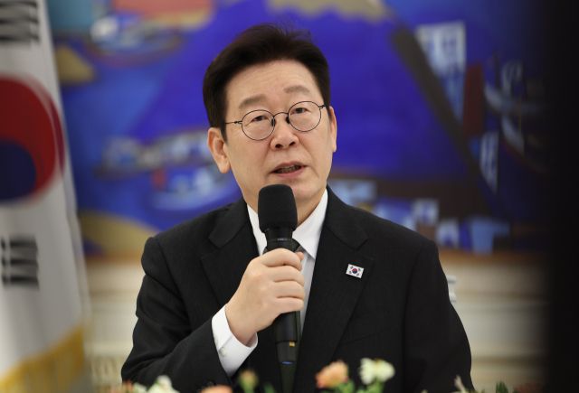 이재명 대통령이 4일 청와대에서 열린 '청년 일자리와 지방투자 확대를 위한 기업간담회'에서 발언하고 있다. 연합뉴스