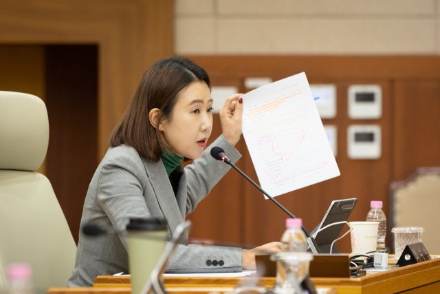최수연 의원이 의사진행발언을 통해 시의 행태에 대해 질타하고 있다. 양주시의회 제공