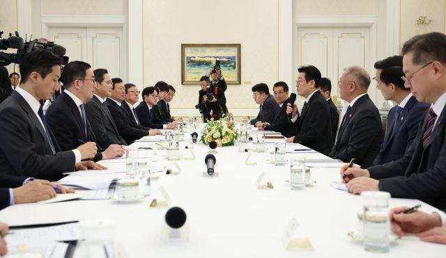 이재명 대통령이 4일 청와대에서 열린 '청년 일자리와 지방투자 확대를 위한 기업간담회'에서 발언하고 있다. 연합뉴스
